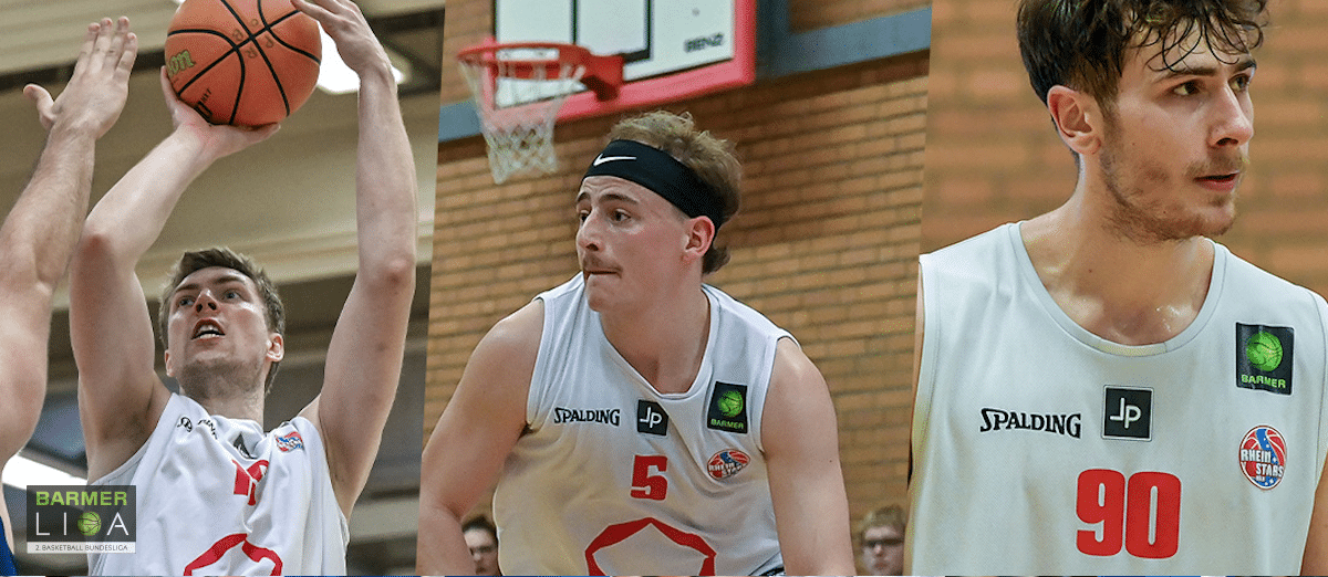 Drei Basketballspieler der RheinStars Köln während eines Spiels in der Halle.